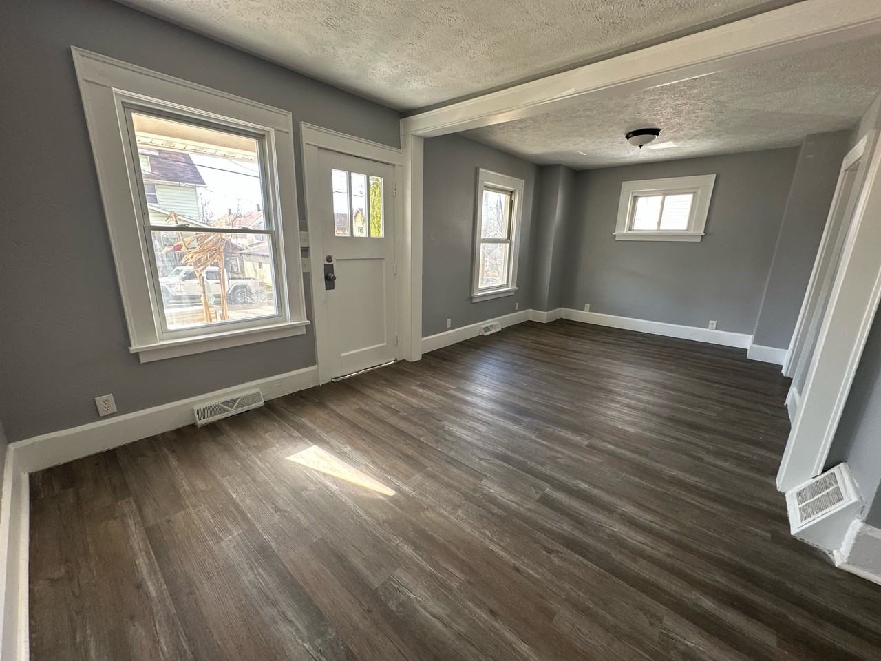 2411 Indiana Way Ne #1 - Photo 3 of 11