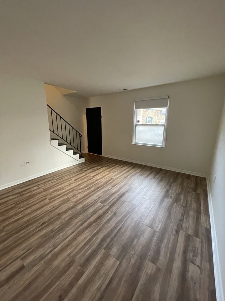 101 Royal Forest Ct - Photo 3 of 14