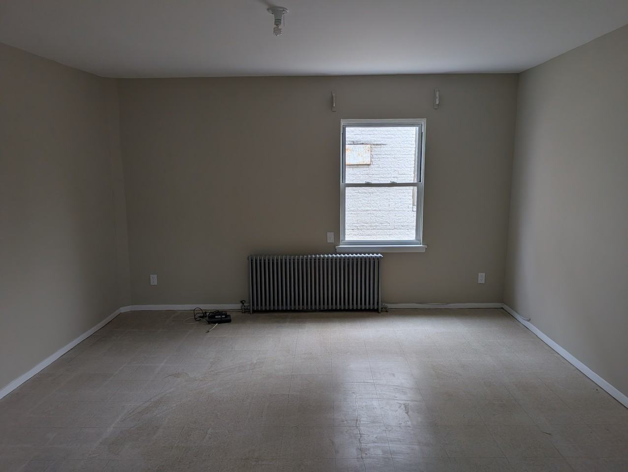 136 Duffy Avenue - Photo 4 of 9