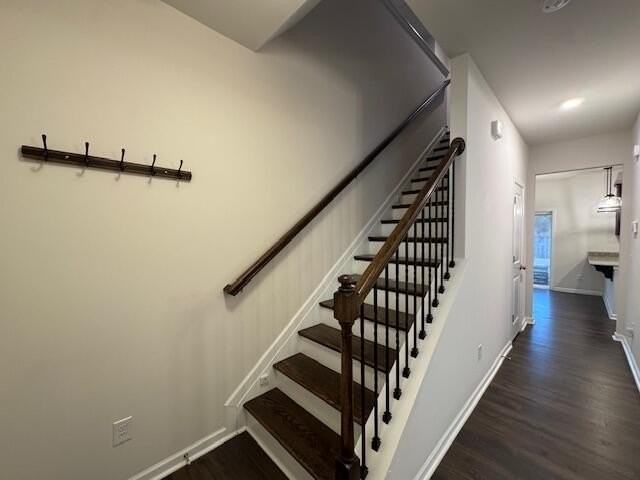 161 Luxborough Ct - Photo 4 of 37