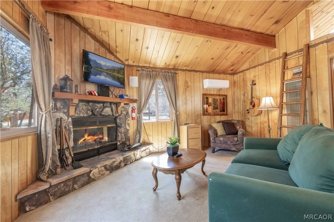 696 Imperial Ave - Photo 2 of 21