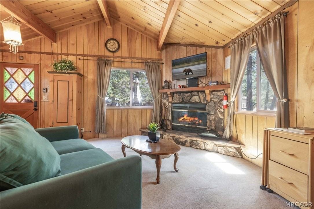 696 Imperial Ave - Photo 3 of 21