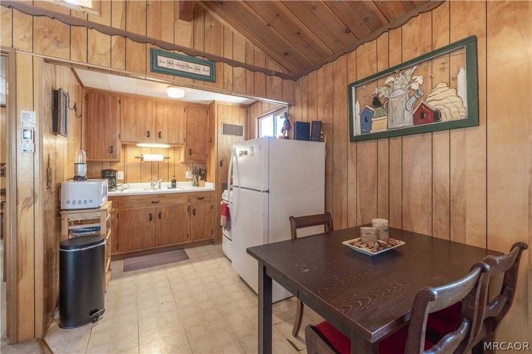 696 Imperial Ave - Photo 5 of 21