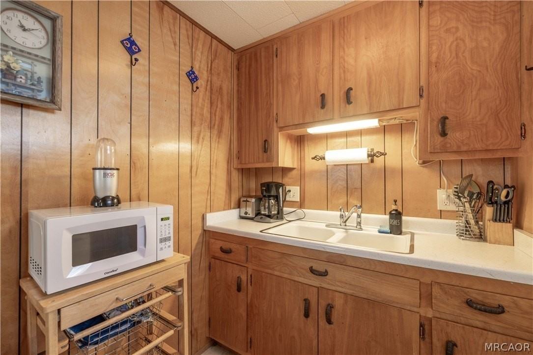 696 Imperial Ave - Photo 6 of 21