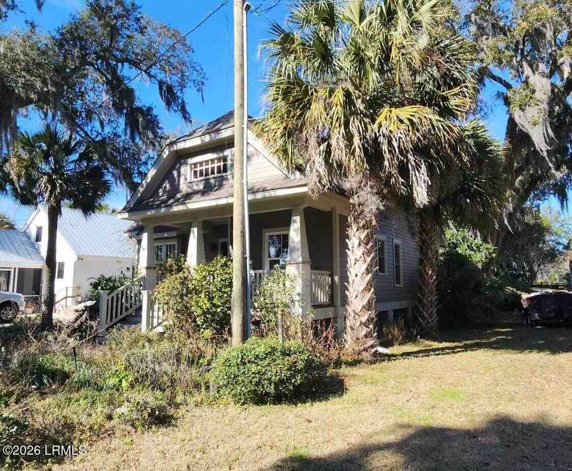 920 10th St - Photo 4 of 32