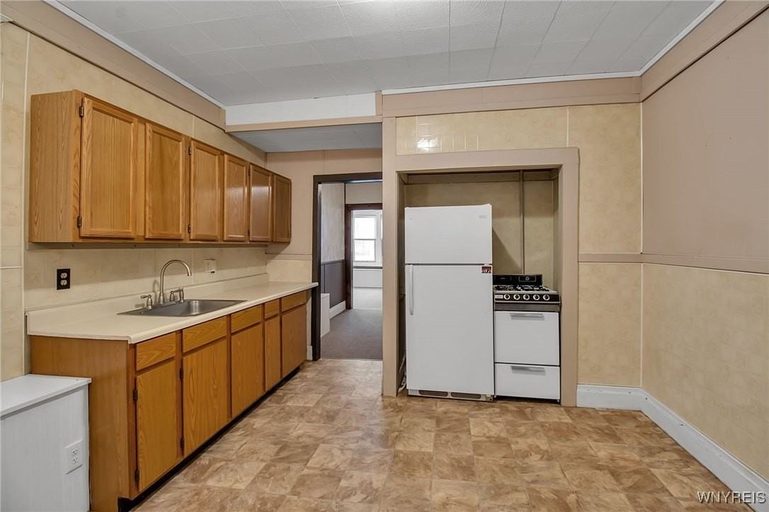 314 Abbott Road unit: Upper - Photo 4 of 23