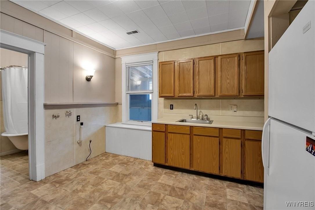 314 Abbott Road unit: Upper - Photo 5 of 23