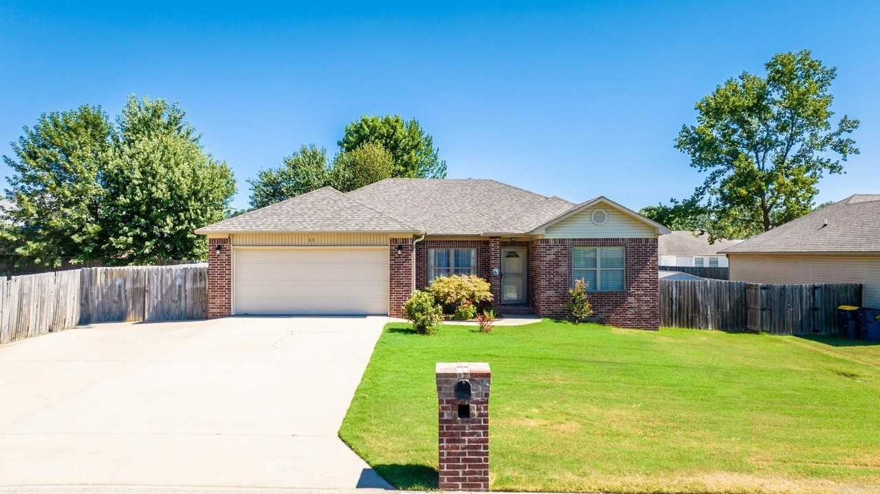 11 Trinity Dr - Photo 2 of 32