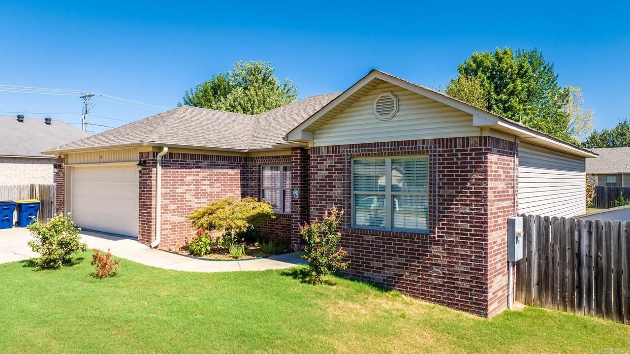 11 Trinity Dr - Photo 3 of 32