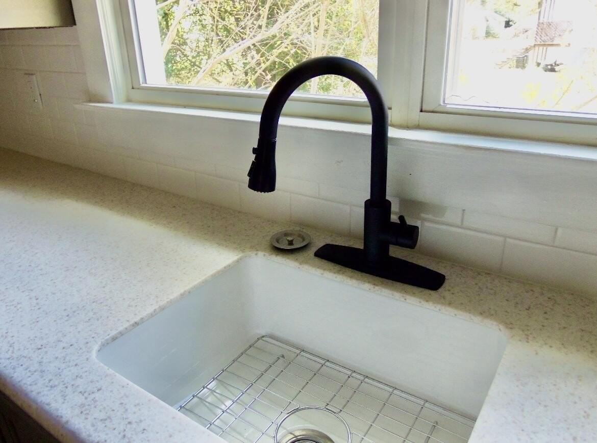 102 W 8th St - Photo 4 of 25