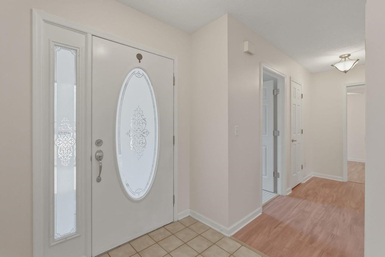 100 Timberline Dr - Photo 3 of 32