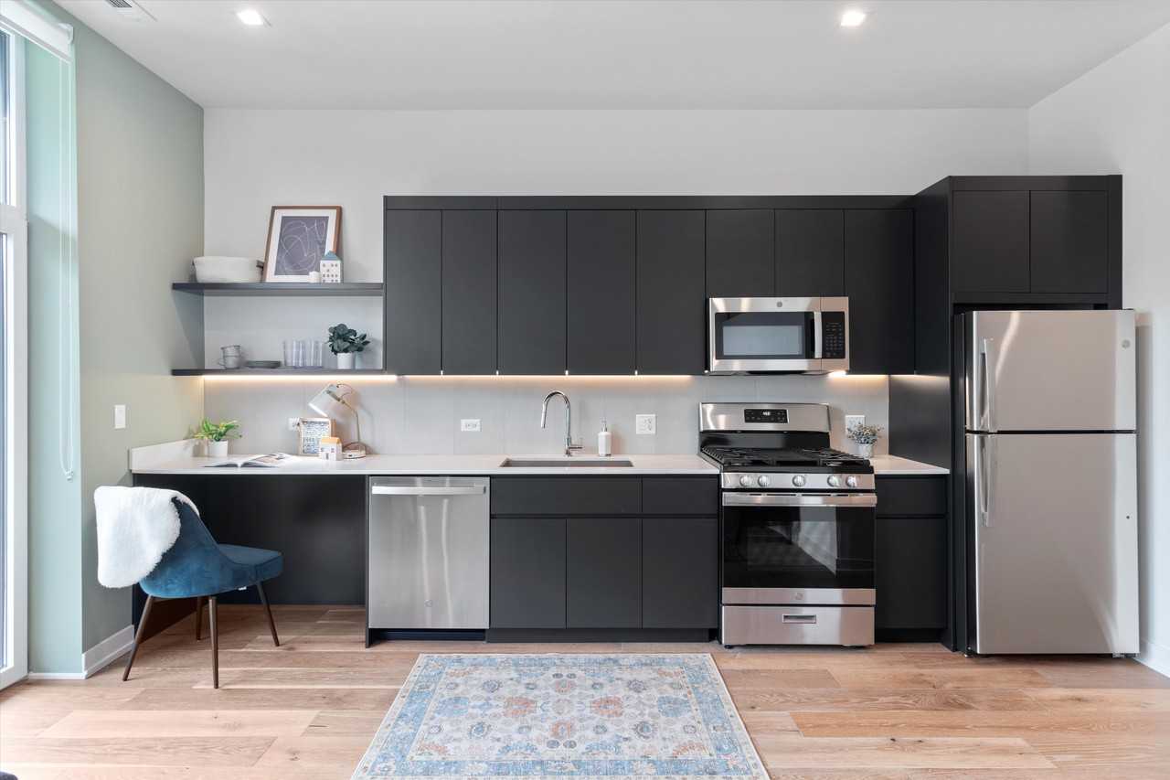 4513 N Clark St #306 - Photo 2 of 14