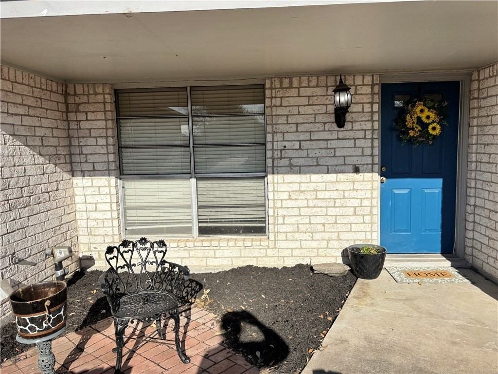 121 Seco Dr - Photo 2 of 11