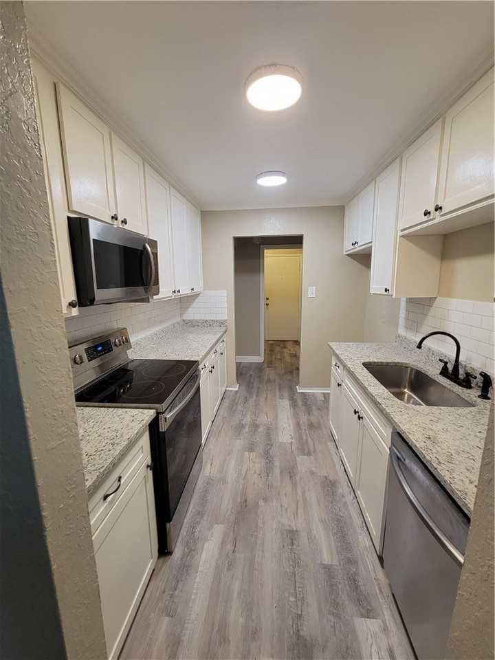 121 Seco Dr - Photo 3 of 11