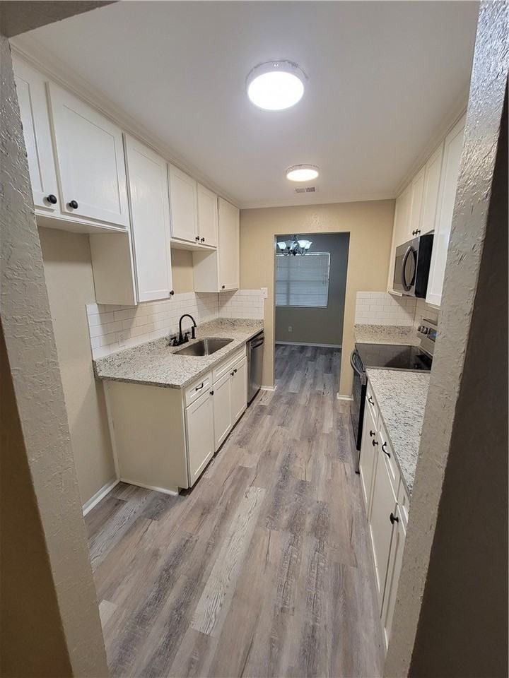 121 Seco Dr - Photo 4 of 11