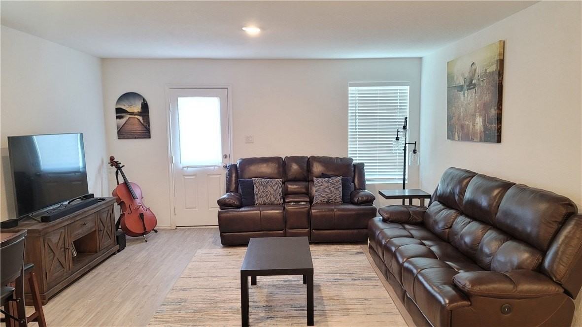 3206 Lancer - Photo 5 of 23