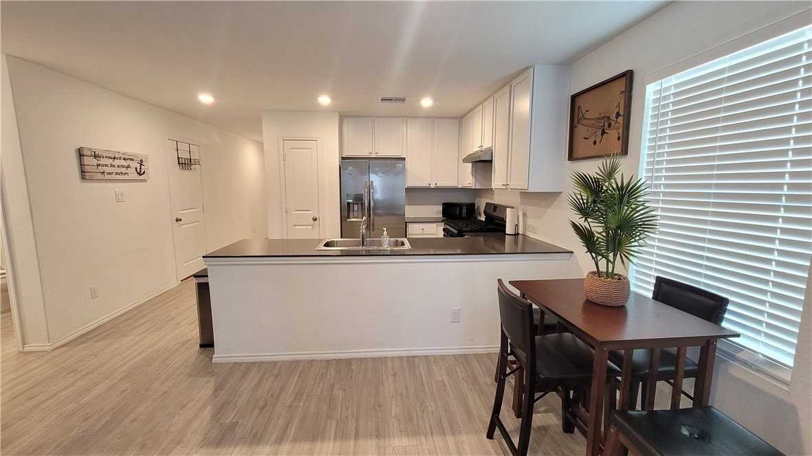 3206 Lancer - Photo 7 of 23