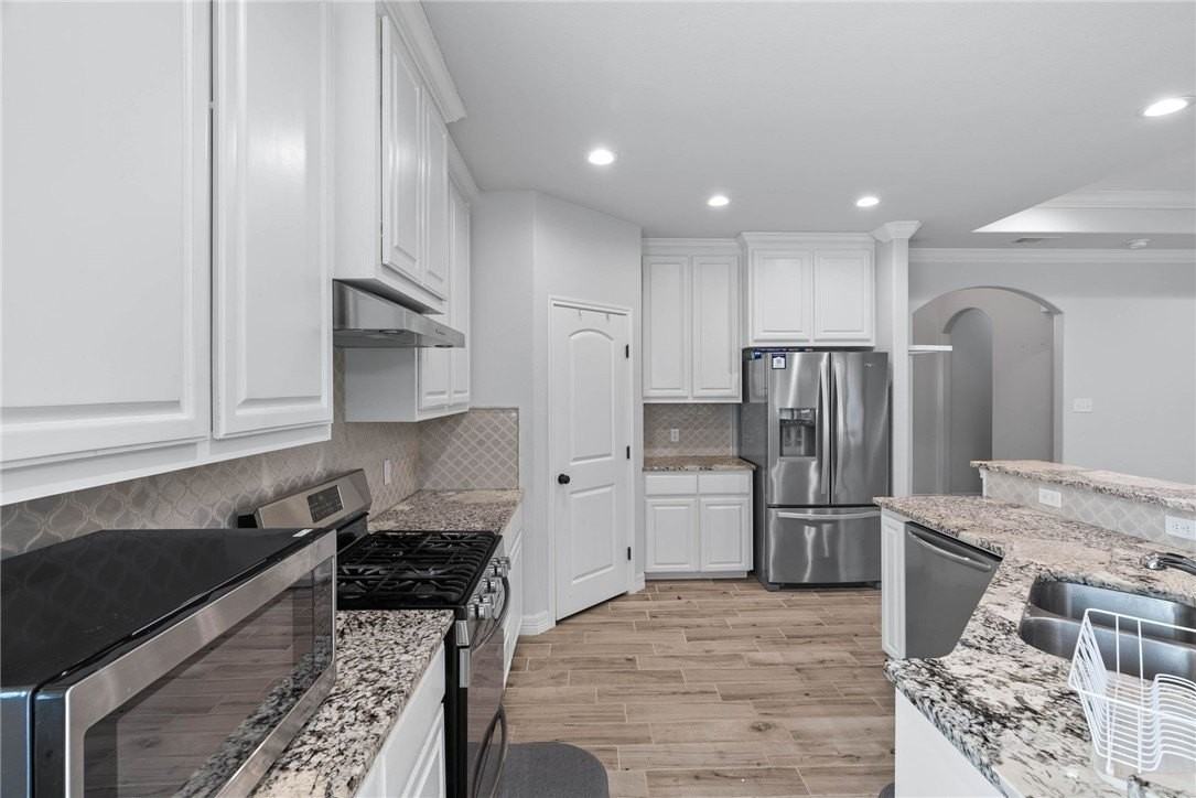 7214 Lake Melody Dr - Photo 4 of 20