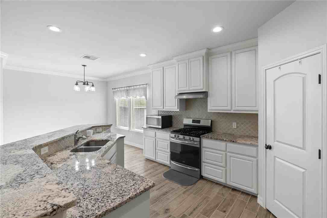 7214 Lake Melody Dr - Photo 5 of 20