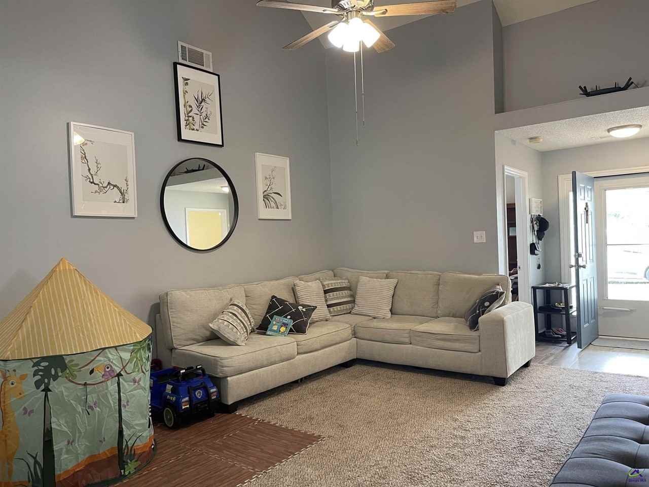 103 Darin Dr - Photo 4 of 15