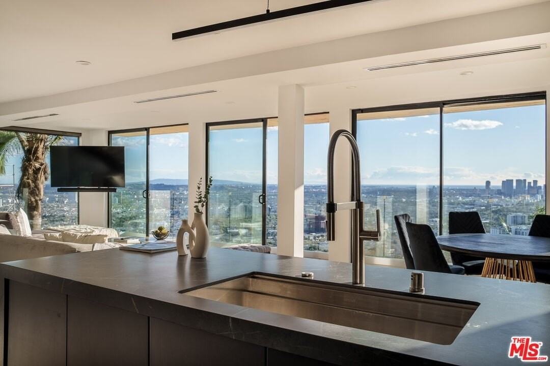 8666 Hollywood Blvd - Photo 4 of 28