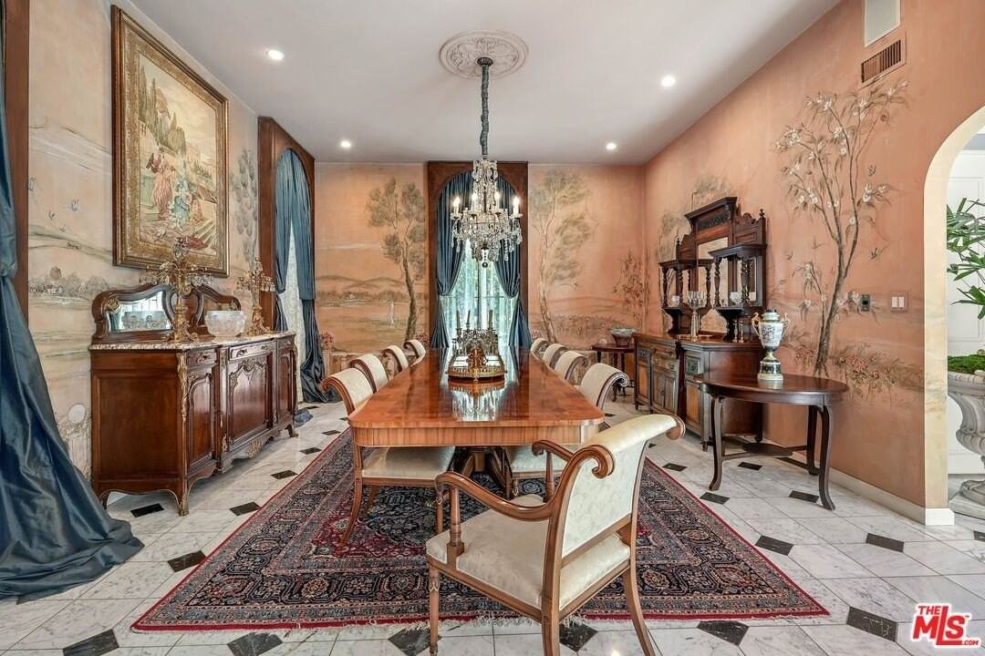 717 N Rodeo Dr - Photo 5 of 38