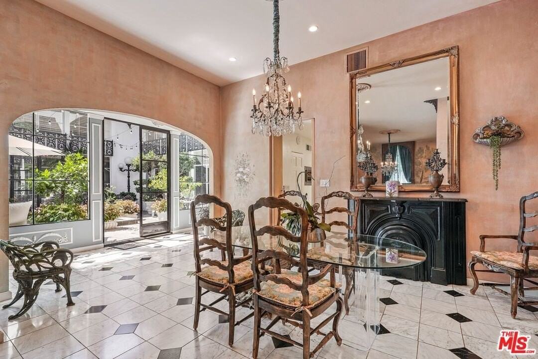 717 N Rodeo Dr - Photo 6 of 38