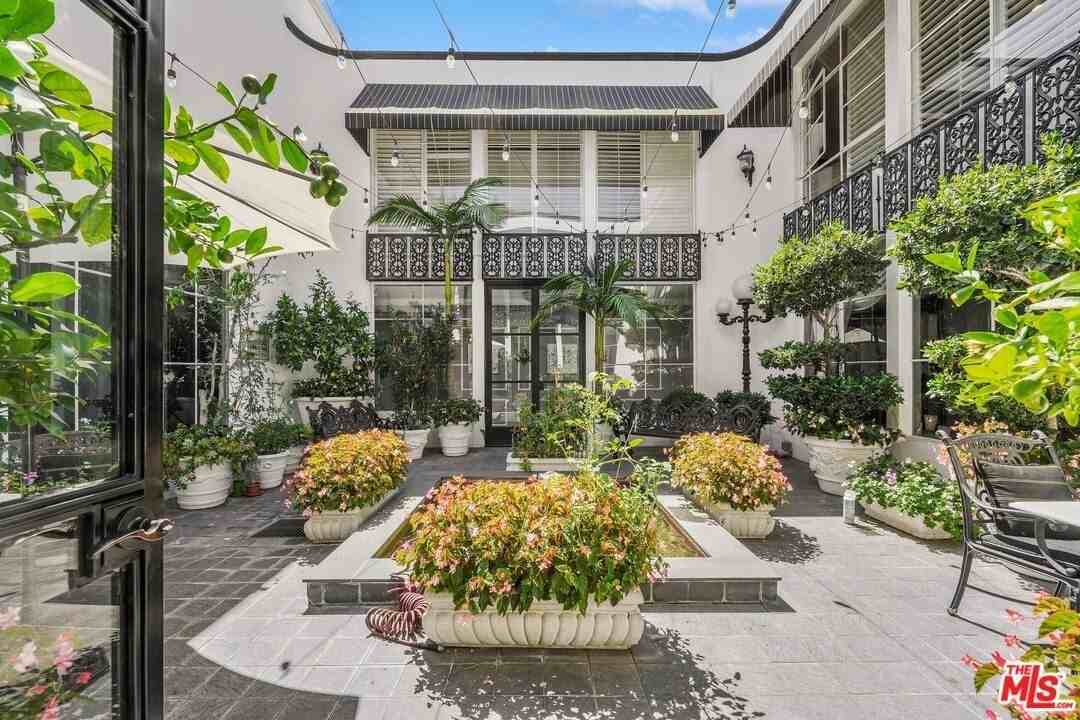 717 N Rodeo Dr - Photo 7 of 38