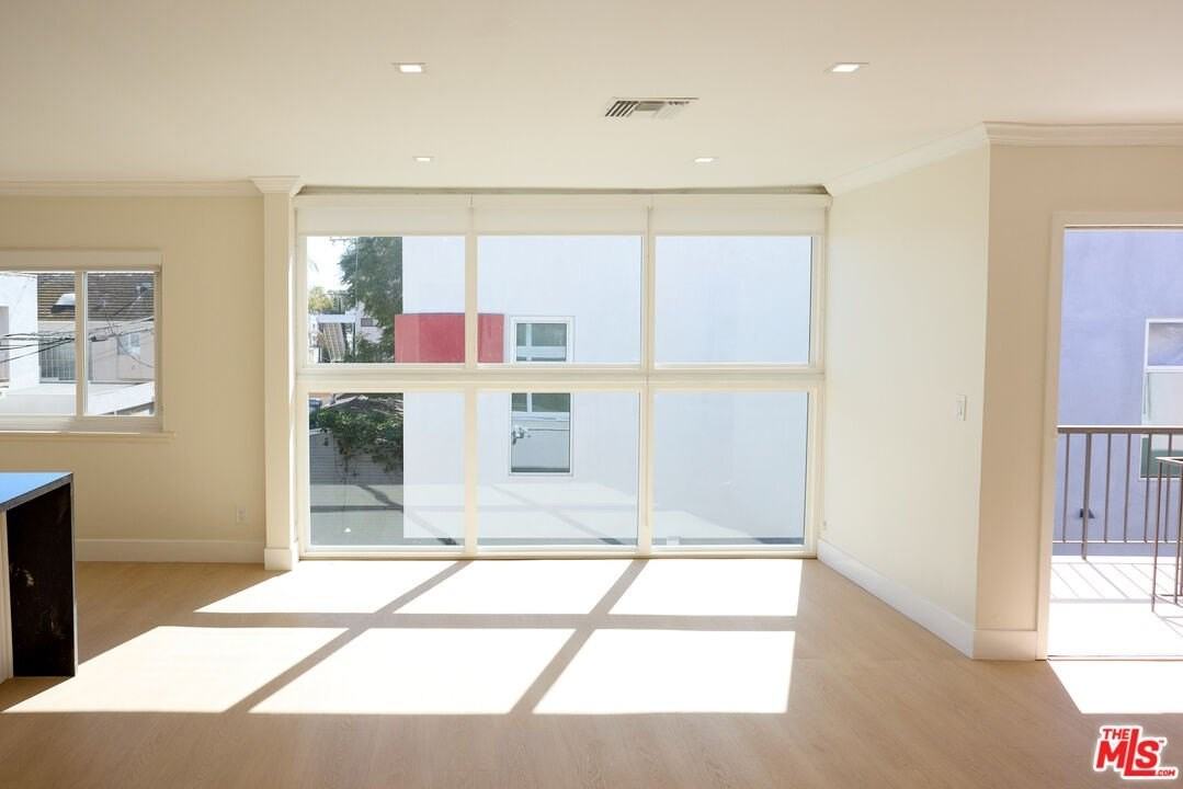 1223 23rd St Apt C - Photo 6 of 31