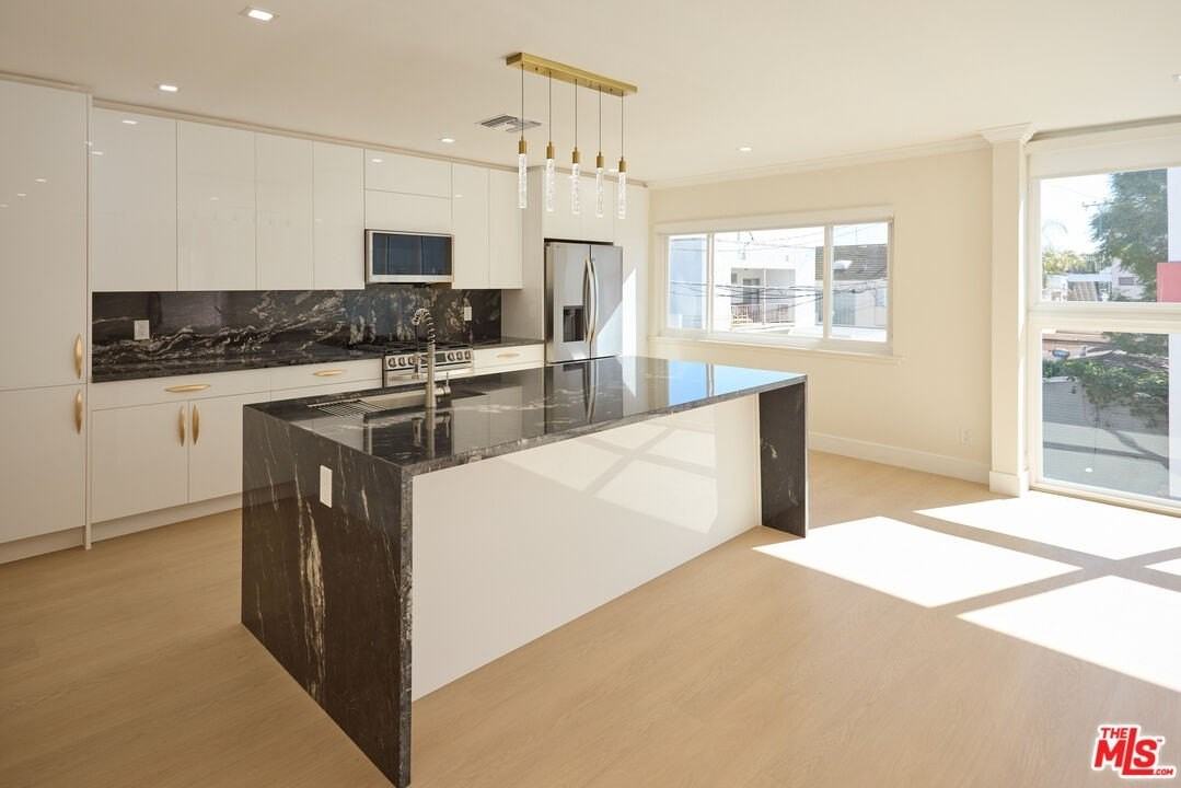 1223 23rd St Apt C - Photo 7 of 31