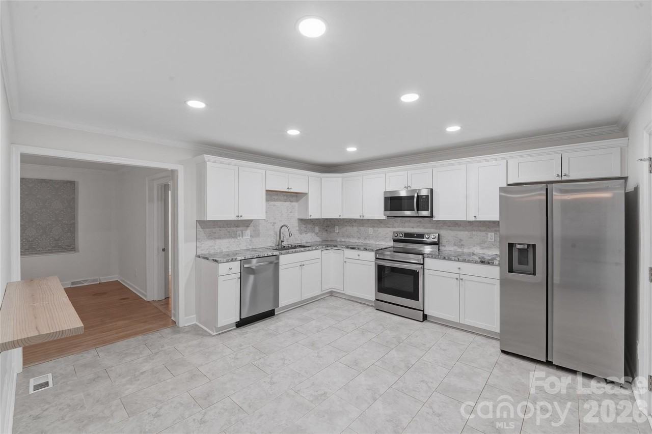 4212 Hammett St - Photo 3 of 21