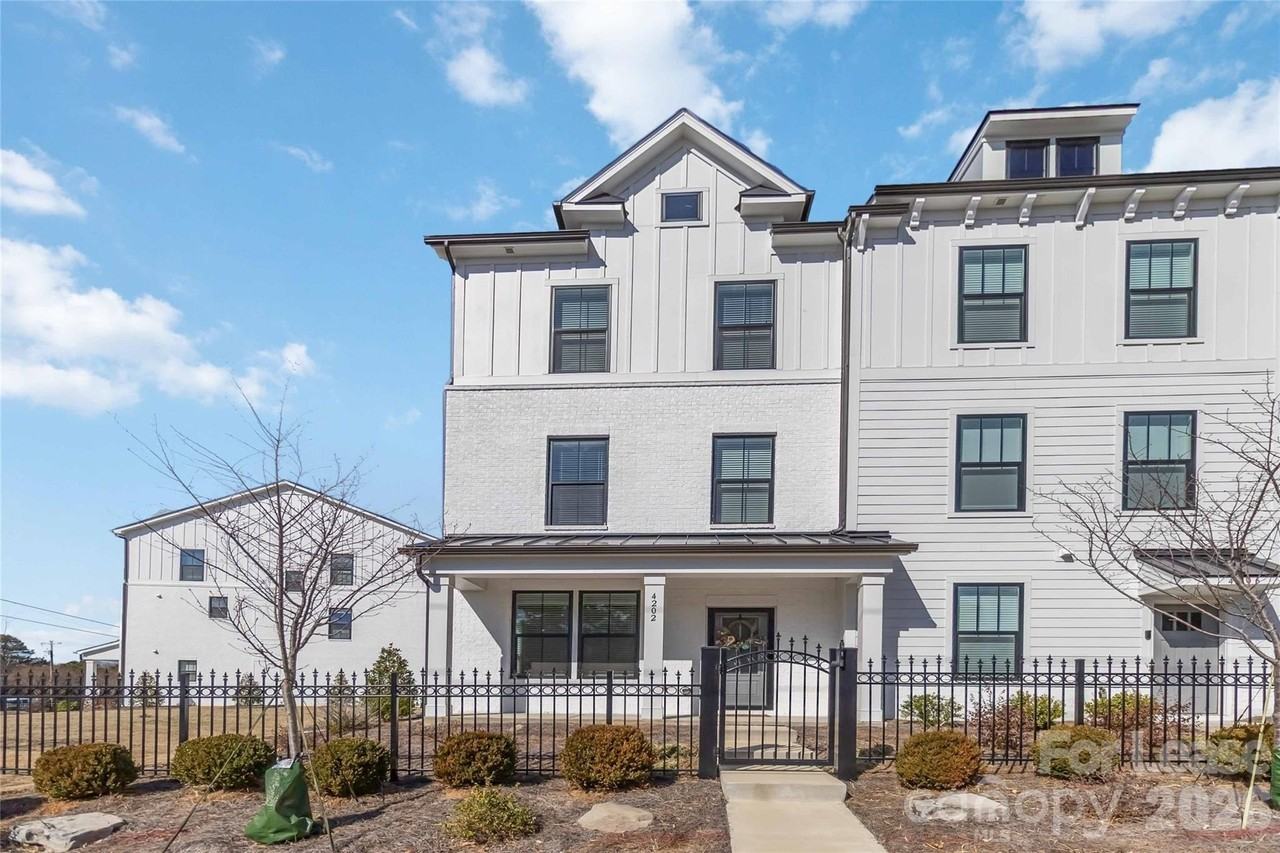 4202 Alexander View Dr - Photo 3 of 29