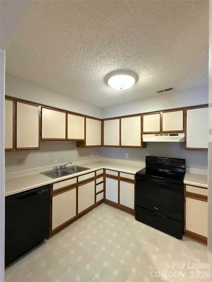 1001 Churchill Downs Ct Apt G - Photo 7 of 14