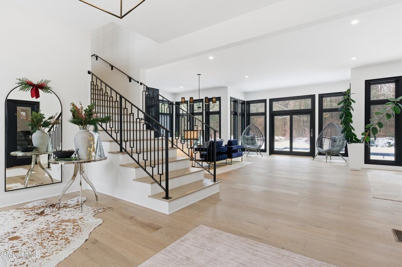 15 Joshua Rd - Photo 3 of 33