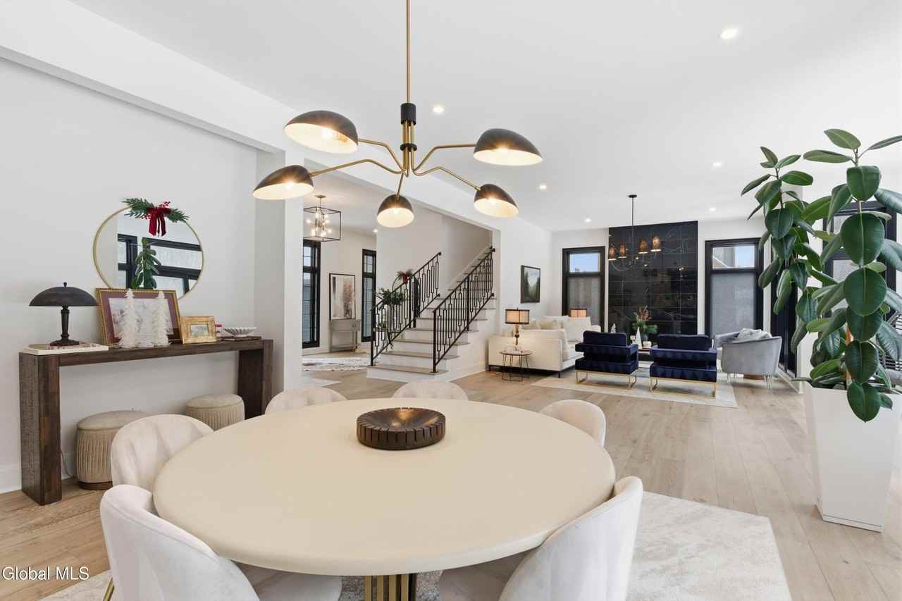 15 Joshua Rd - Photo 7 of 33