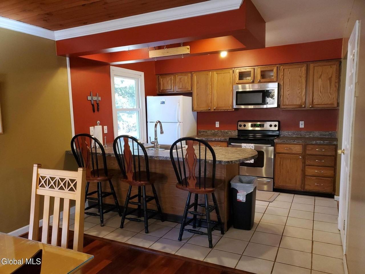 18 Vanderbilt Ave - Photo 5 of 16