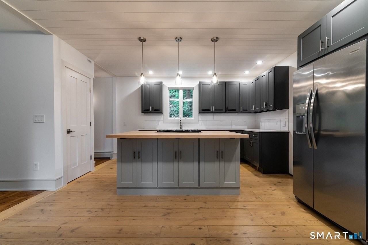 62 Railroad St - Photo 2 of 22