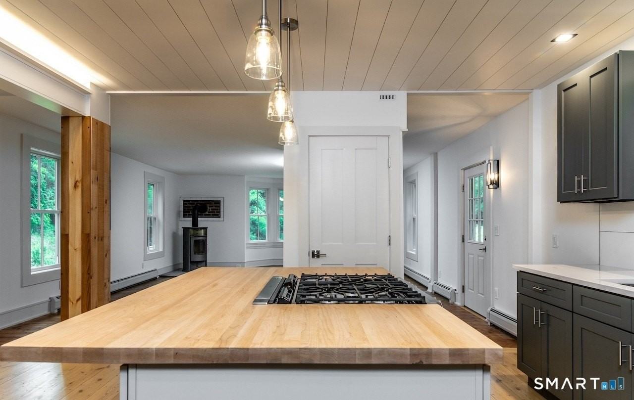 62 Railroad St - Photo 5 of 22