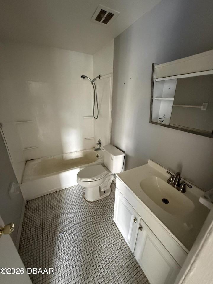 1850 S Park Ave Apt B6 - Photo 5 of 9