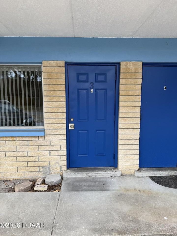 1850 S Park Ave Apt E4 - Photo 2 of 12