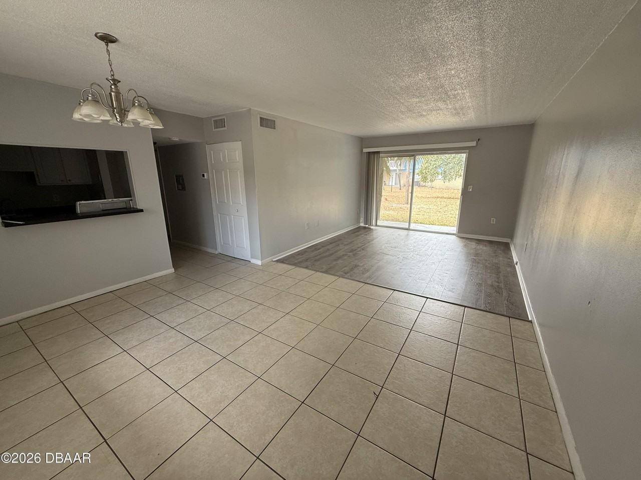 1850 S Park Ave Apt E4 - Photo 3 of 12