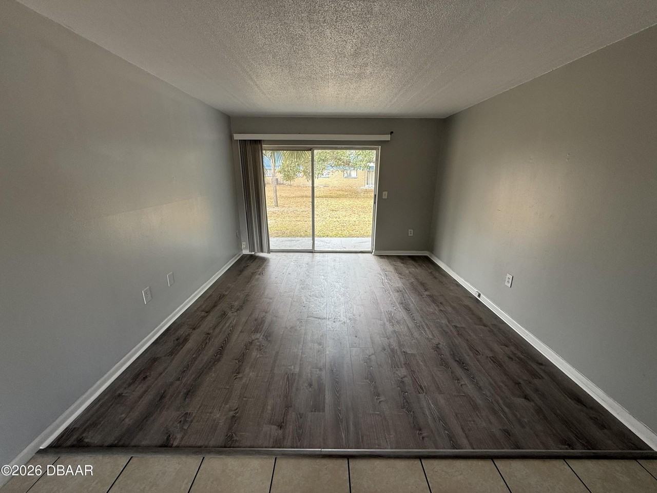 1850 S Park Ave Apt E4 - Photo 4 of 12