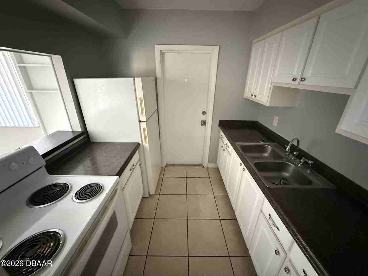 1850 S Park Ave Apt E4 - Photo 7 of 12