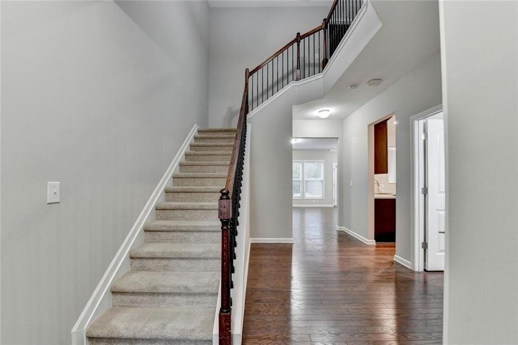 7325 Heritage Oak Ct - Photo 6 of 50