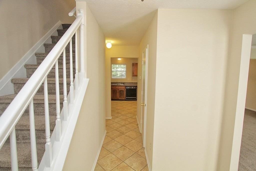 210 Arborfield Way - Photo 3 of 30