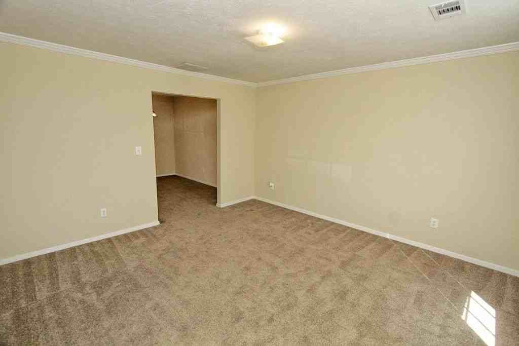 210 Arborfield Way - Photo 4 of 30