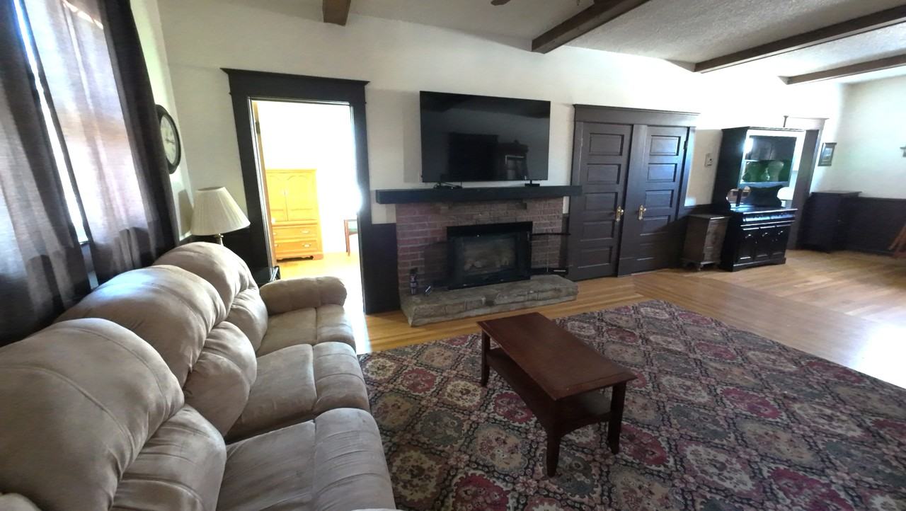 216 9th Ave N #1 - Photo 3 of 8