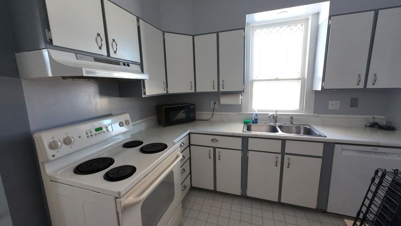 216 9th Ave N #1 - Photo 4 of 8