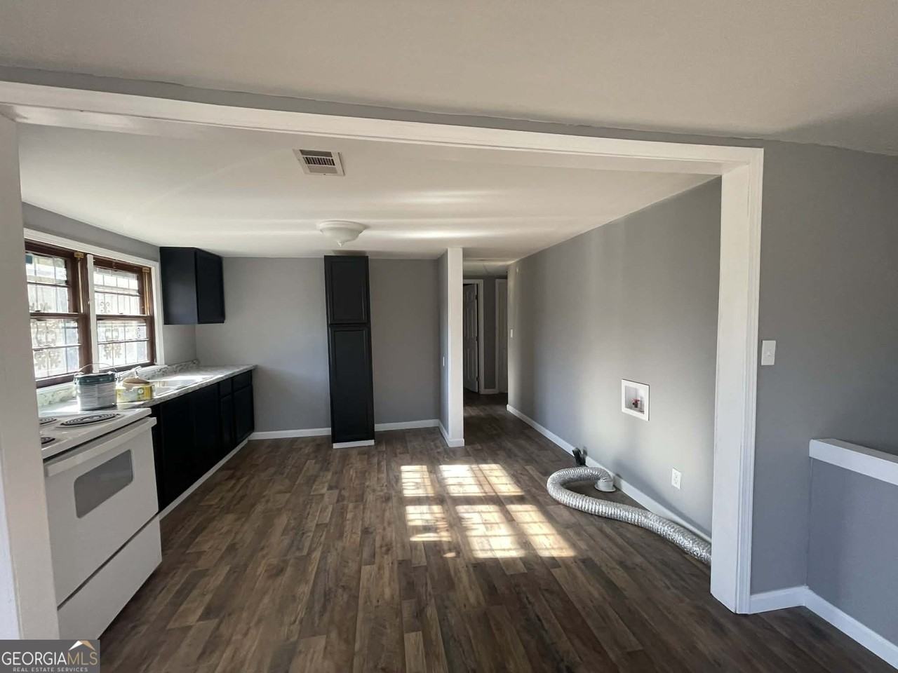 210 Marion St - Photo 5 of 10