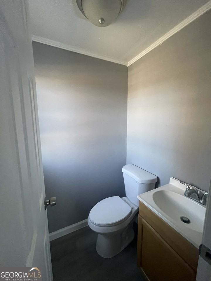 210 Marion St - Photo 7 of 10